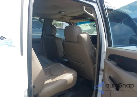 2002 Chevrolet Avalanche 1500 из США, поврежденный, VIN 3GNEC13T72G107478